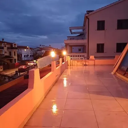 Delas Apartament Pjescana Uvala
