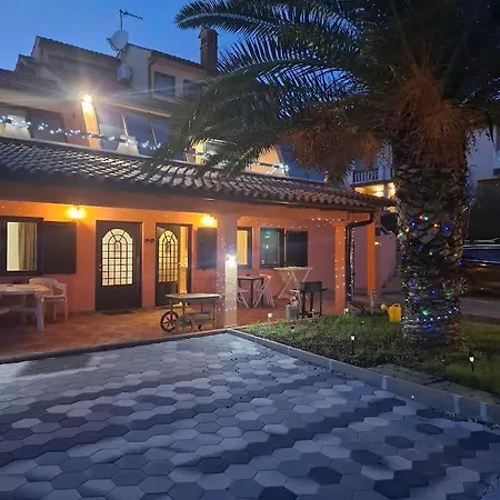 Delas Apartament Pjescana Uvala
