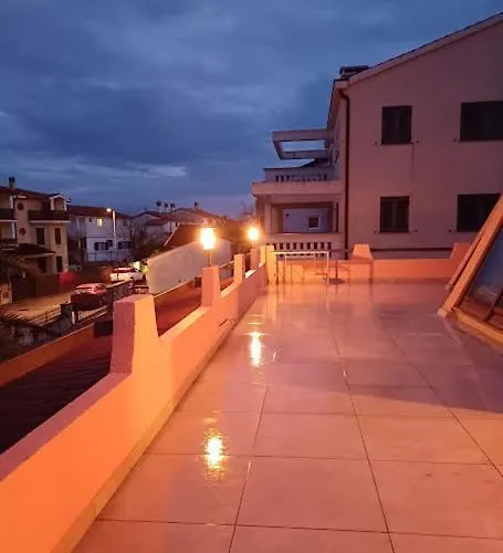 Delas Apartament Pjescana Uvala